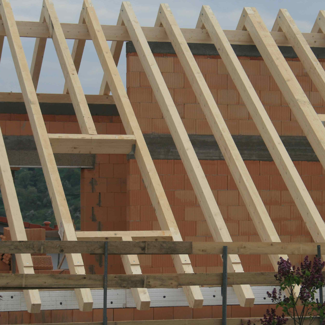 Charpente bois en construction - Les Belles Toitures Françaises